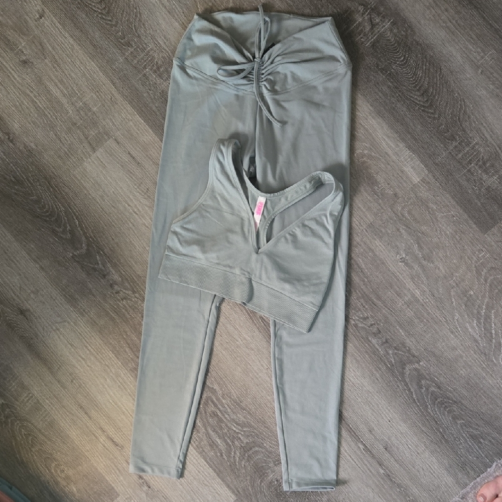 Victoria's Secret Iceburg Green Leggings and Sports Bra Set